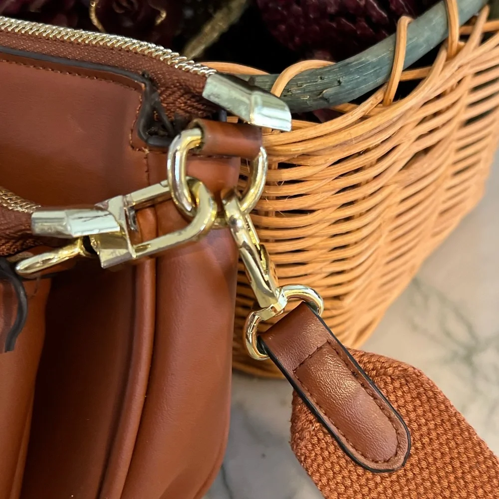Small crossbody bag 3 in 1 attachable with coin purse and thick strap